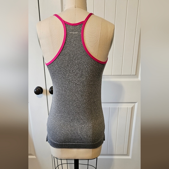 Exercise top - Picture 2 of 4